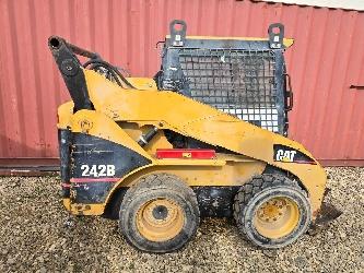 CAT 242 B