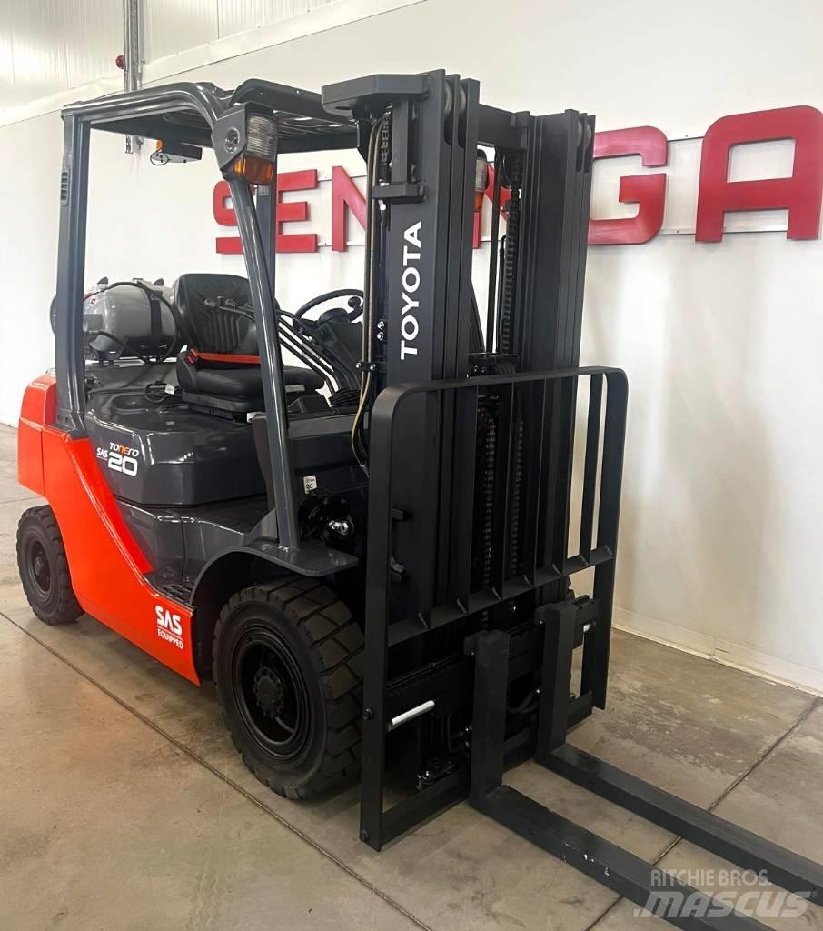 Toyota 10831 8FGF20 Камиони с АГУ