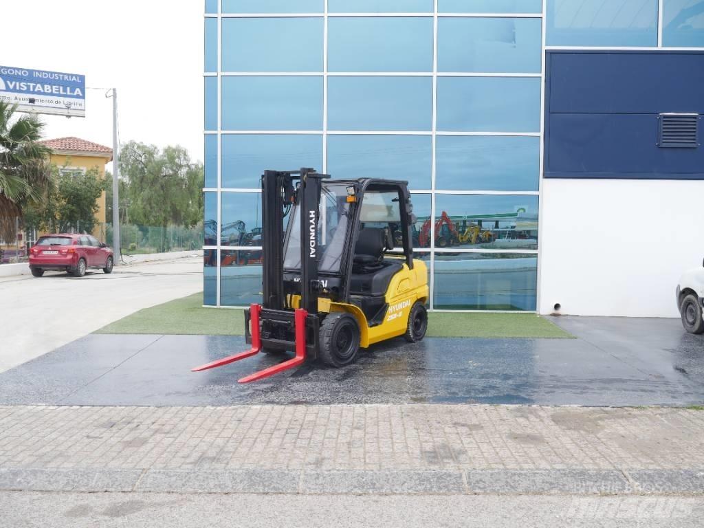 Hyundai 25 D-9 Дизелови камиони