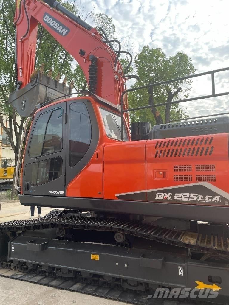 Doosan DX 225 Средни екскаватори 7т - 12т