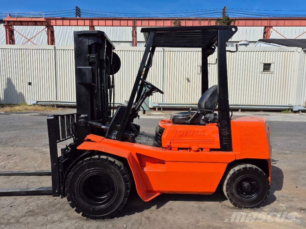 Toyota 4 FD 25 Вилични кари-повдигачи - други