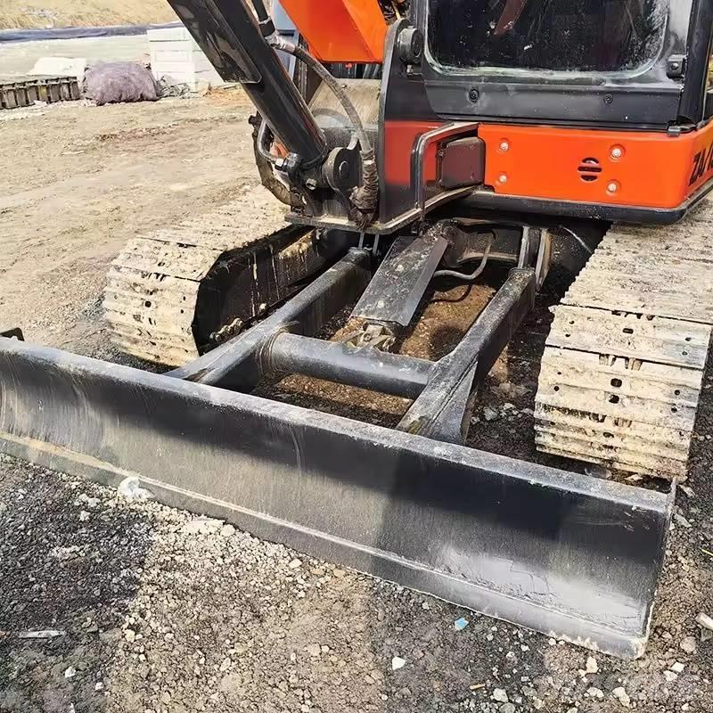 Hitachi ZX 55 Мини екскаватори < 7 т