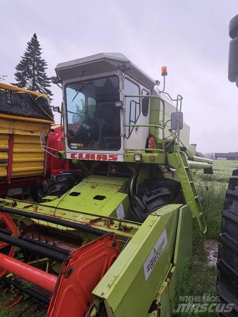 CLAAS Dominator 68 Комбайни