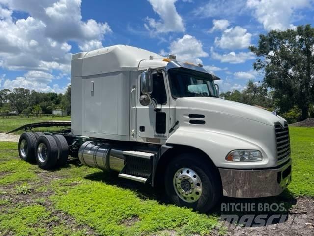 Mack CXU613 Pinnacle Влекачи