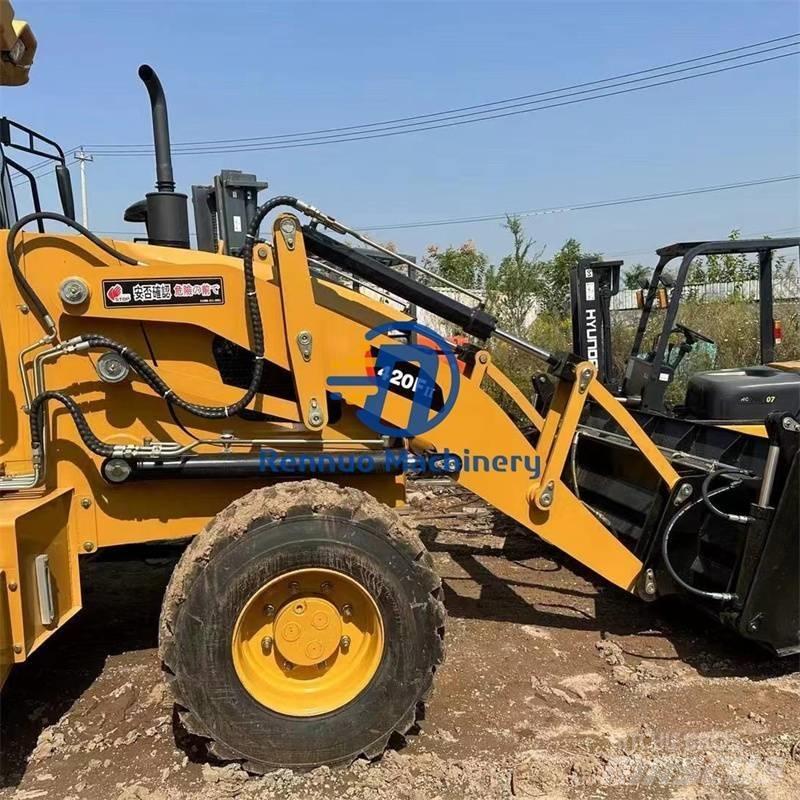 CAT 420F Колесни товарачи