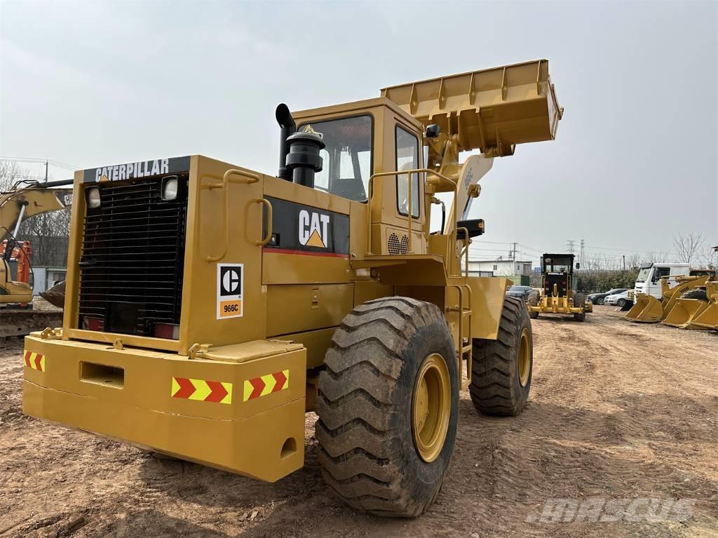 CAT 966C Колесни товарачи