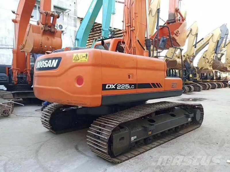 Doosan DX 225 Верижен екскаватор
