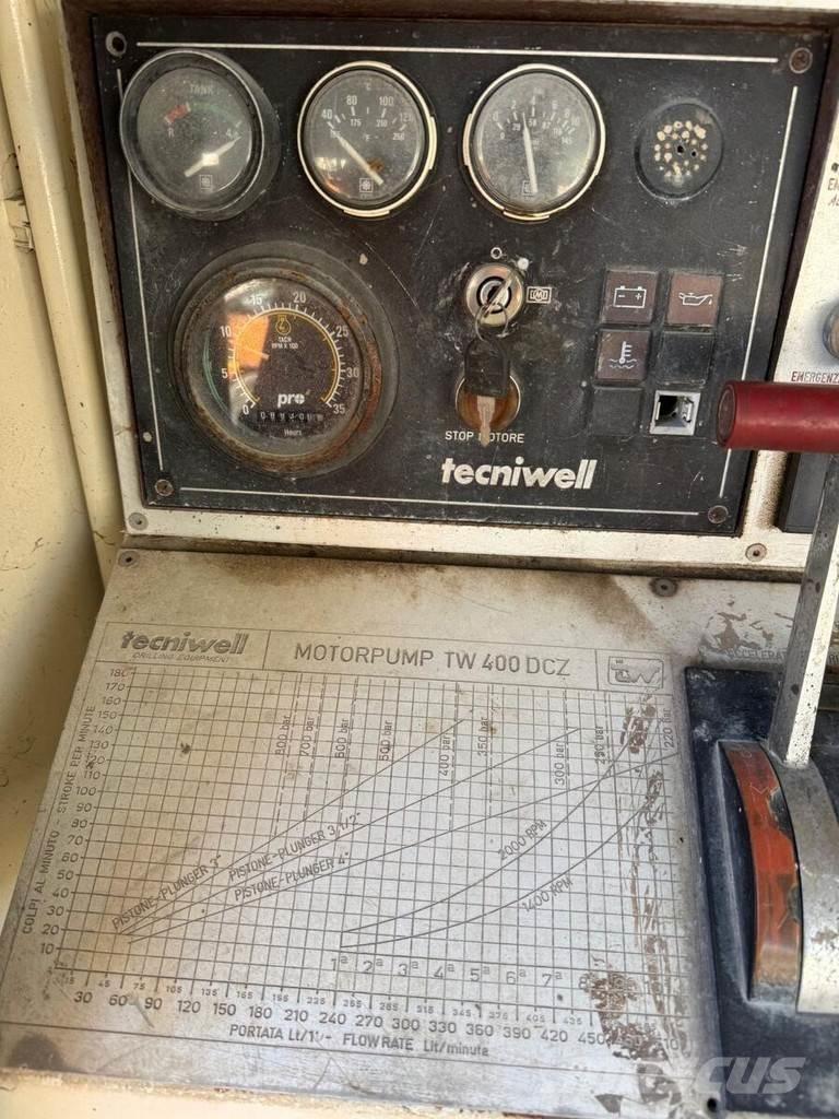  TECNIWELL TW 400 Бетонопомпи
