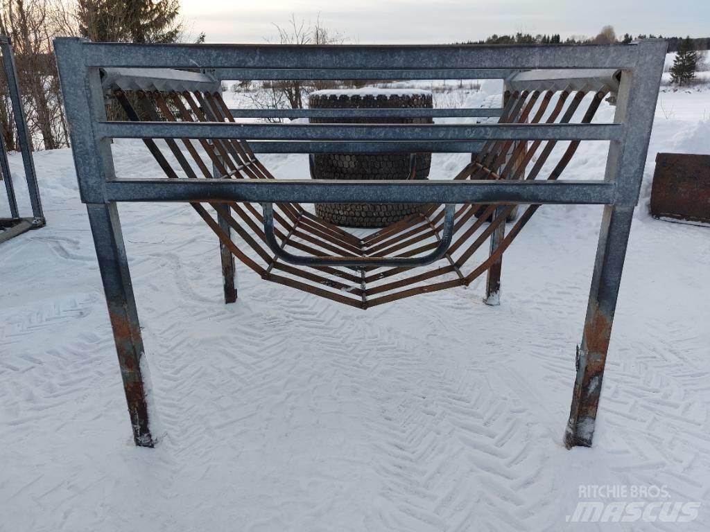 Bala Foderhäck Хранилки за животни