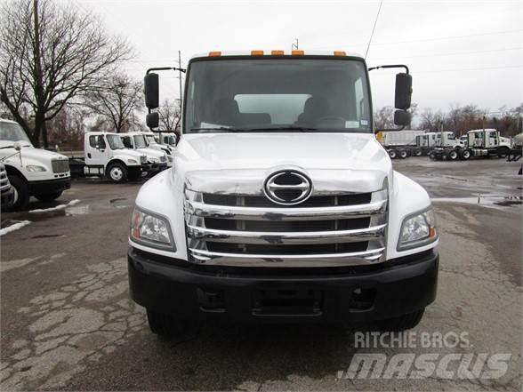 Hino 338 Комби / вакуум камиони
