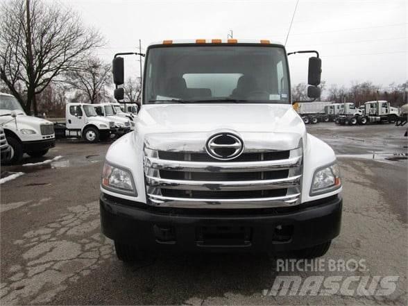 Hino 338 Комби / вакуум камиони
