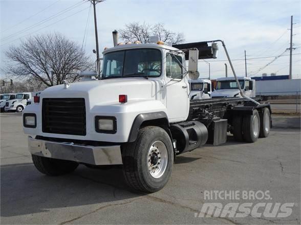 Mack RD600 Камиони с кран с кука