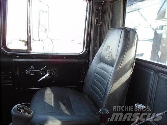 Mack RD600 Камиони с кран с кука