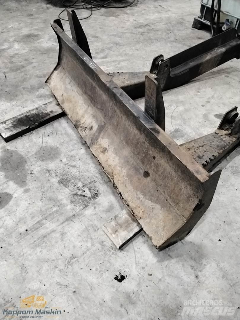 John Deere 1110 Други компоненти