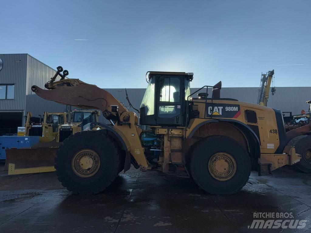 CAT 980M Колесни товарачи