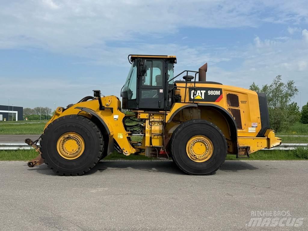 CAT 980M Колесни товарачи
