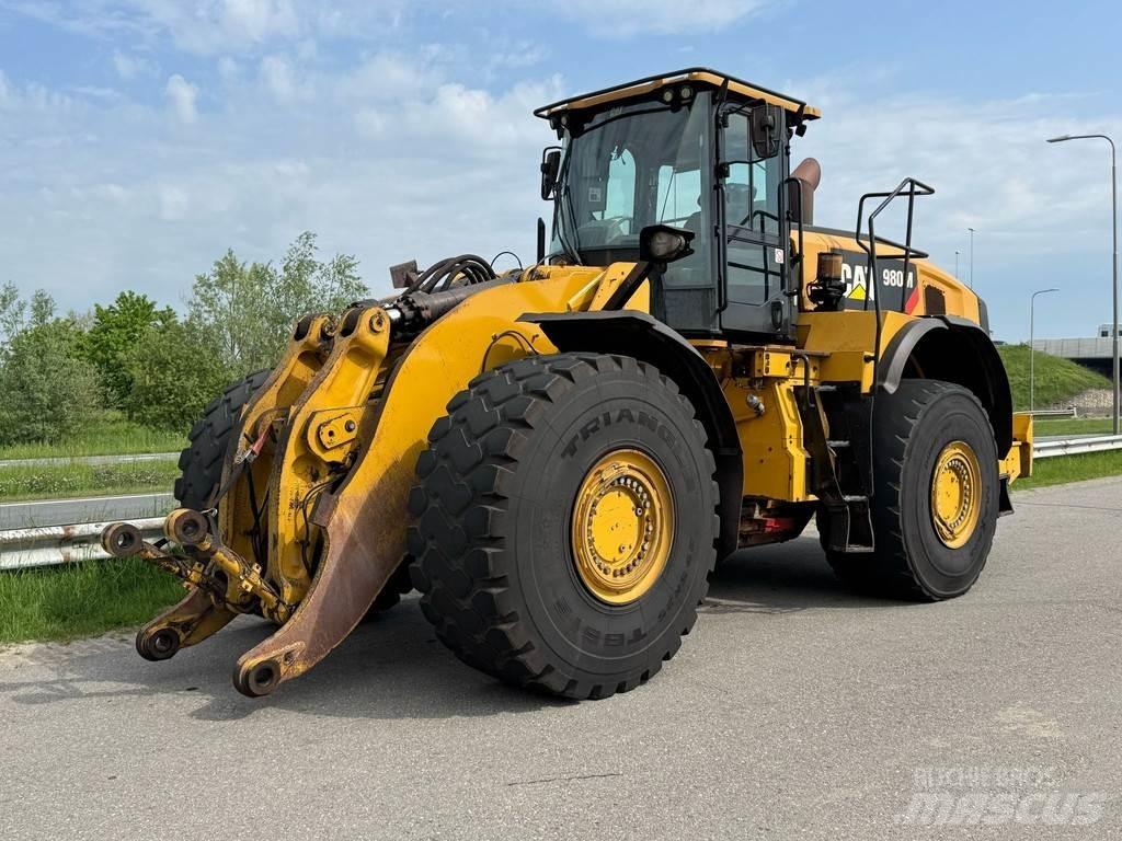 CAT 980M Колесни товарачи