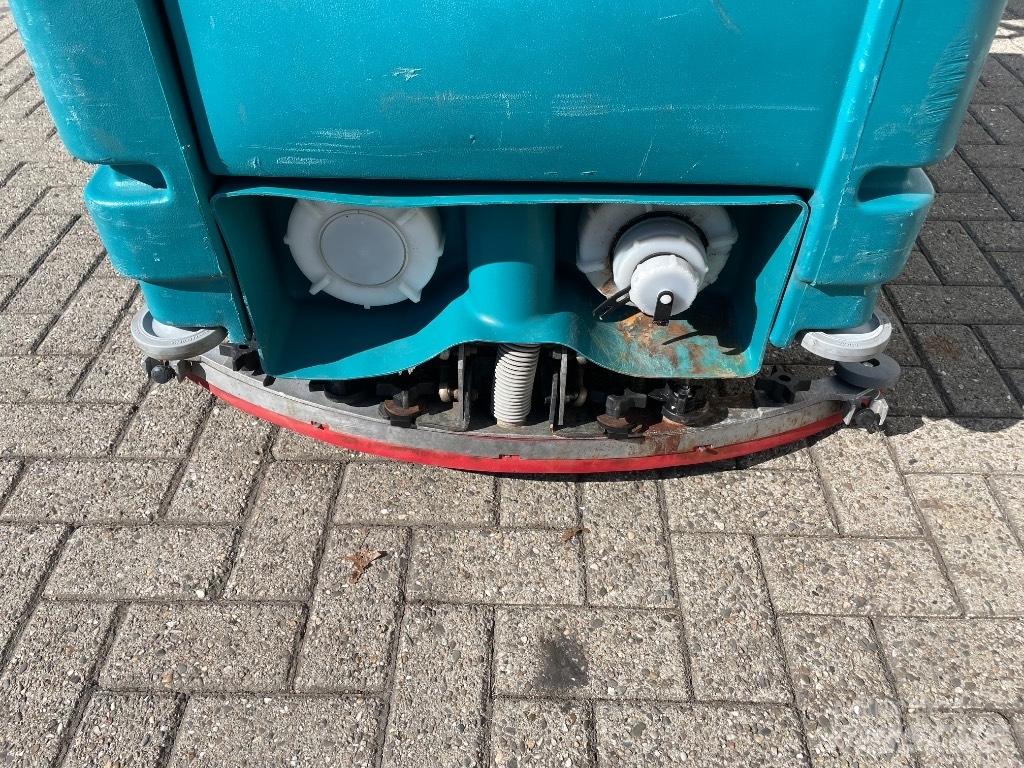Tennant 7100 Автоматични метачки с четки