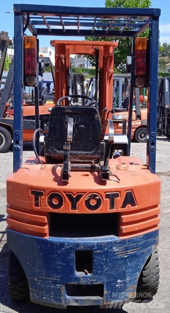 Toyota 42-5FGF15 Камиони с АГУ