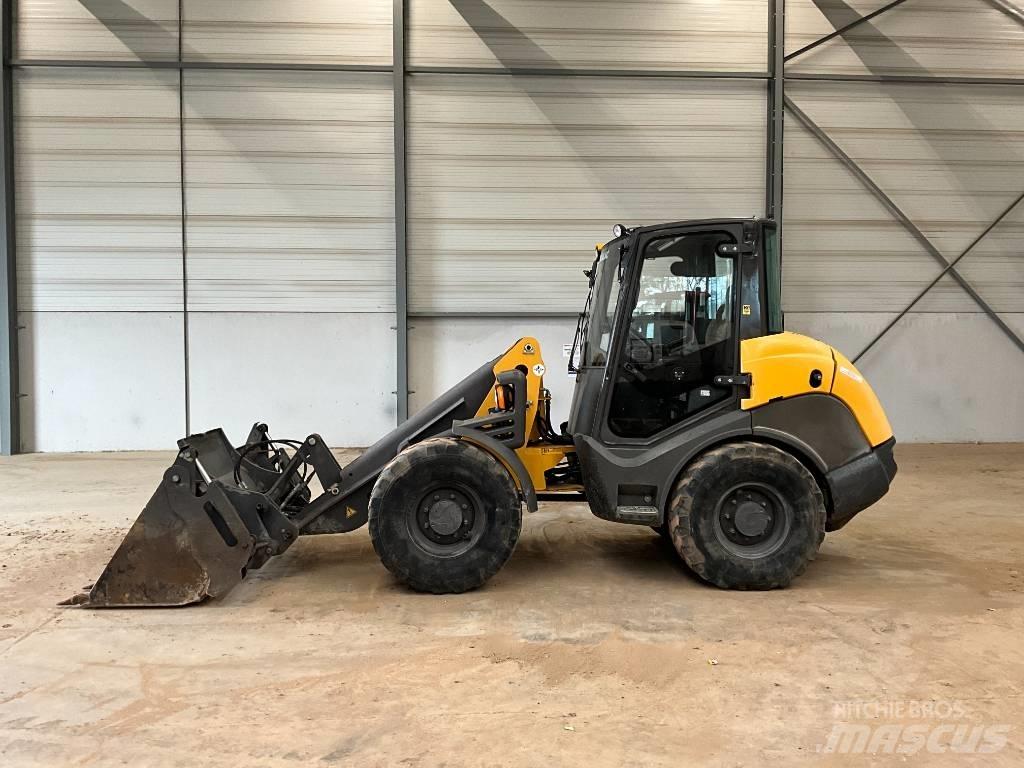 Mecalac AX 850 Колесни товарачи
