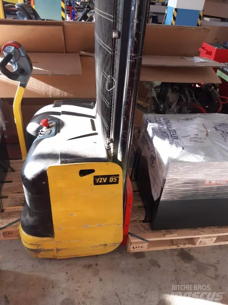 Hyster S 1.2 Колички високоповдигачи с теглич
