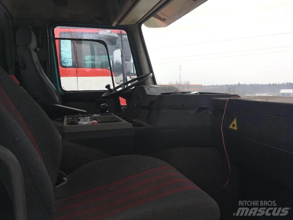 Volvo FL7 Камиони с кран с кука