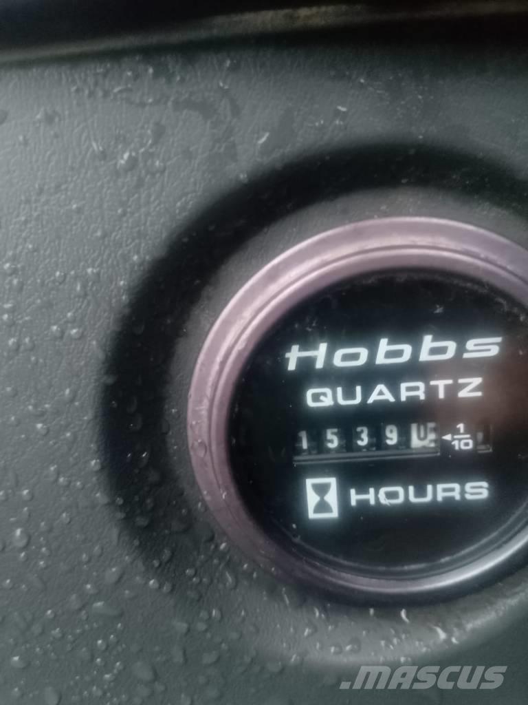 Hyundai 140W-7A Колесни екскаватори