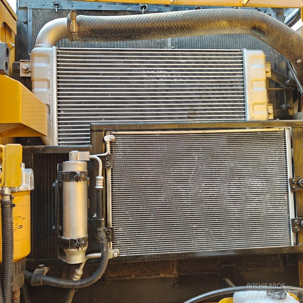 CAT 323D2 Верижен екскаватор