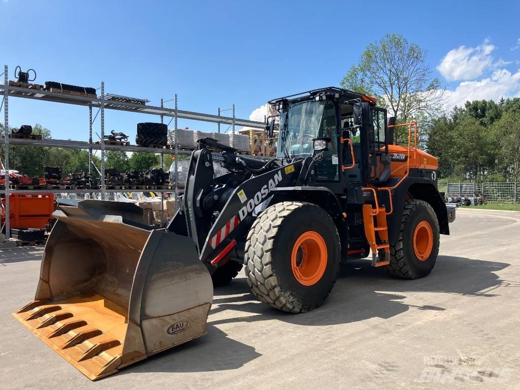 Doosan DL 320-7 Колесни товарачи