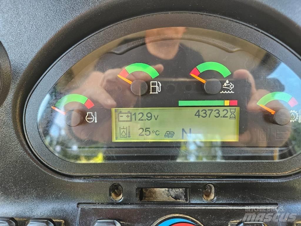 CAT 432 F2 Товарач със заден ексватор