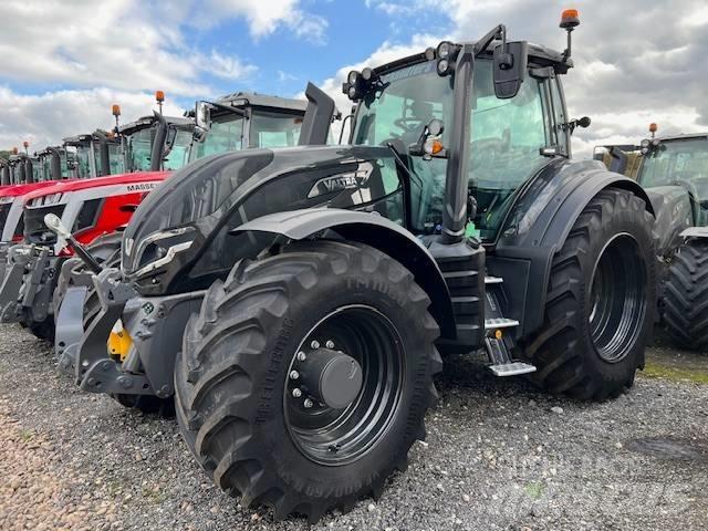 Valtra T215A Трактори