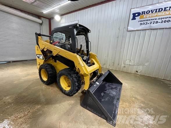 CAT 242D Мини товарачи
