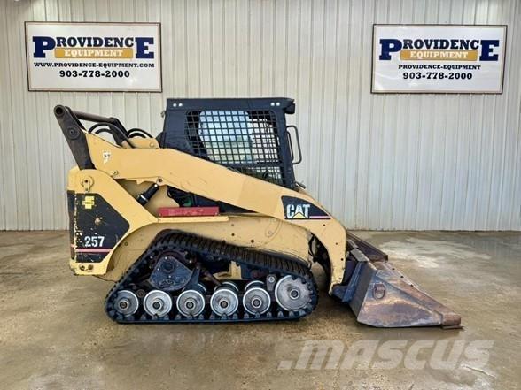 CAT 257 Мини товарачи
