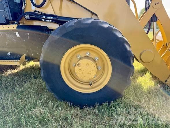 CAT 416 Товарач със заден ексватор