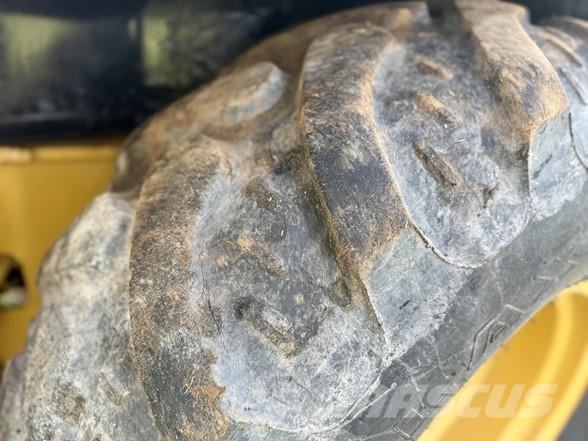 CAT 420D IT Товарач със заден ексватор