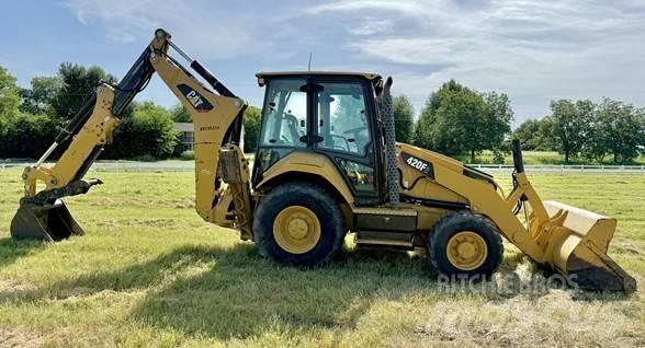 CAT 420F2 Товарач със заден ексватор