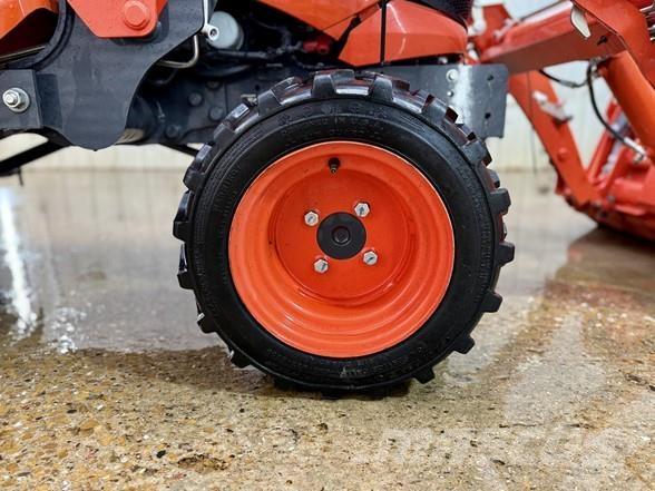 Kubota BX23S Товарач със заден ексватор