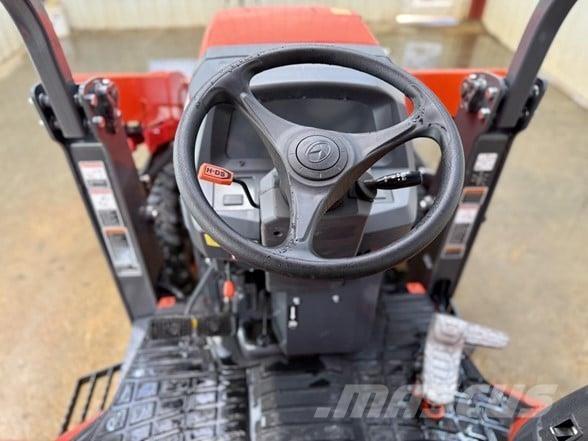 Kubota L47 Товарач със заден ексватор