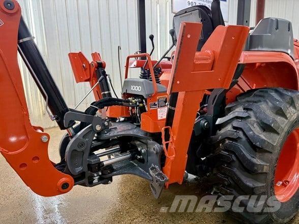 Kubota L47 Товарач със заден ексватор