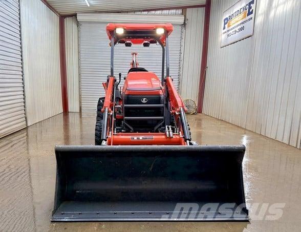 Kubota L47 Товарач със заден ексватор