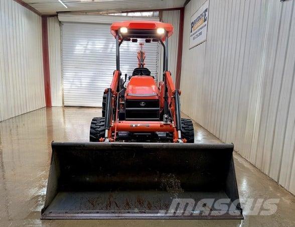 Kubota M62 Товарач със заден ексватор