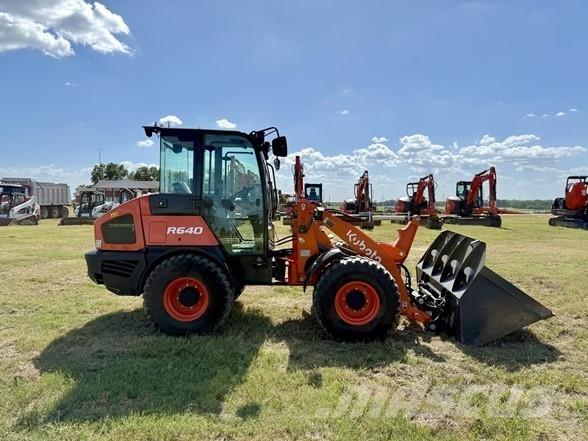 Kubota R640 Колесни товарачи