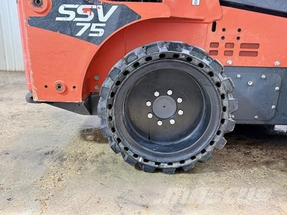 Kubota SSV75 Мини товарачи
