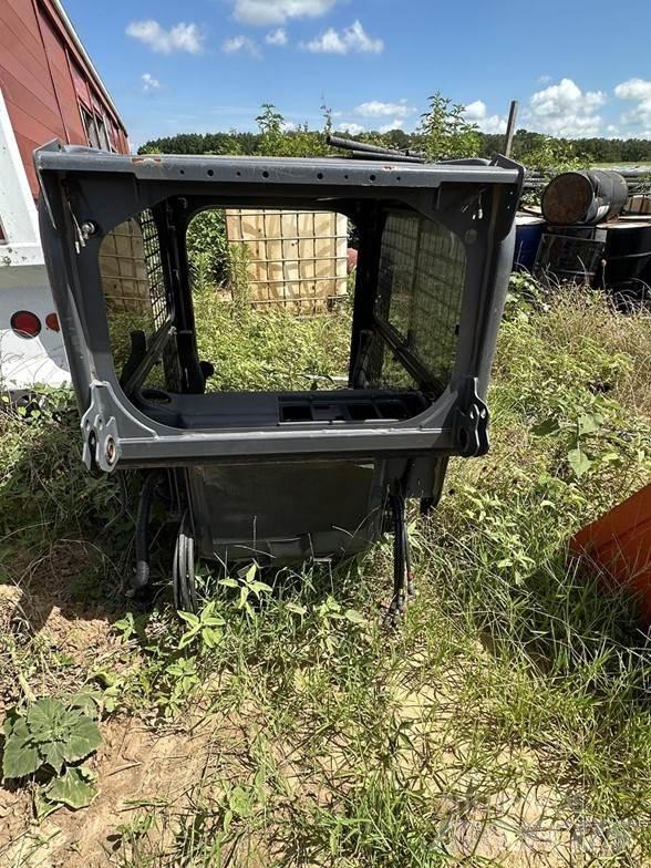 Kubota SVL Кабина