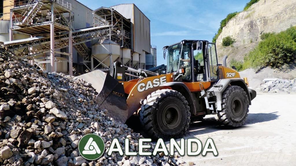 CASE 921 F Колесни товарачи