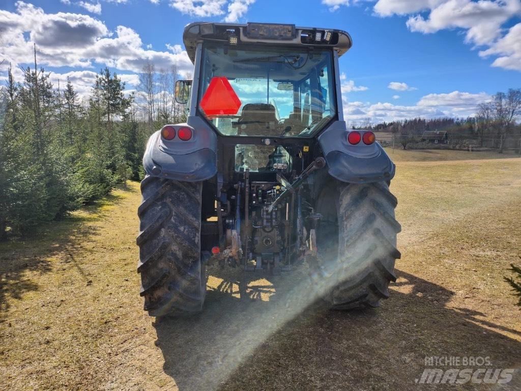 Valtra M 120 Трактори