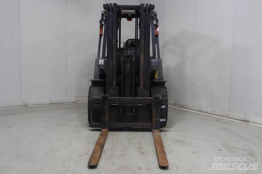 TCM FD40T2 Дизелови камиони