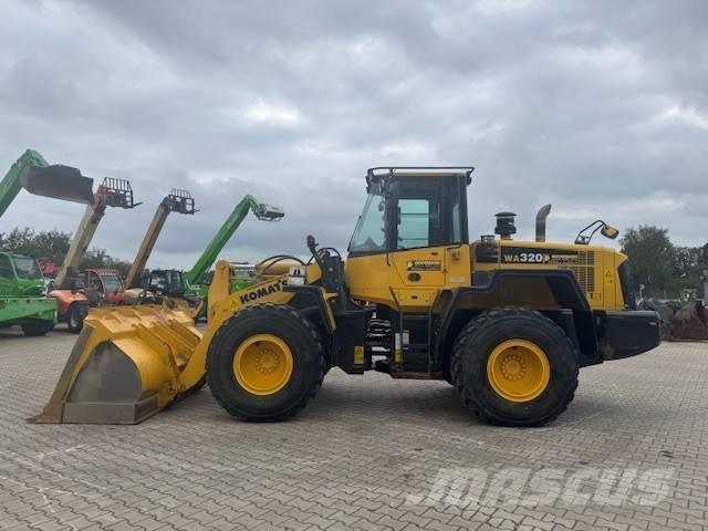 Komatsu WA 320 Колесни товарачи