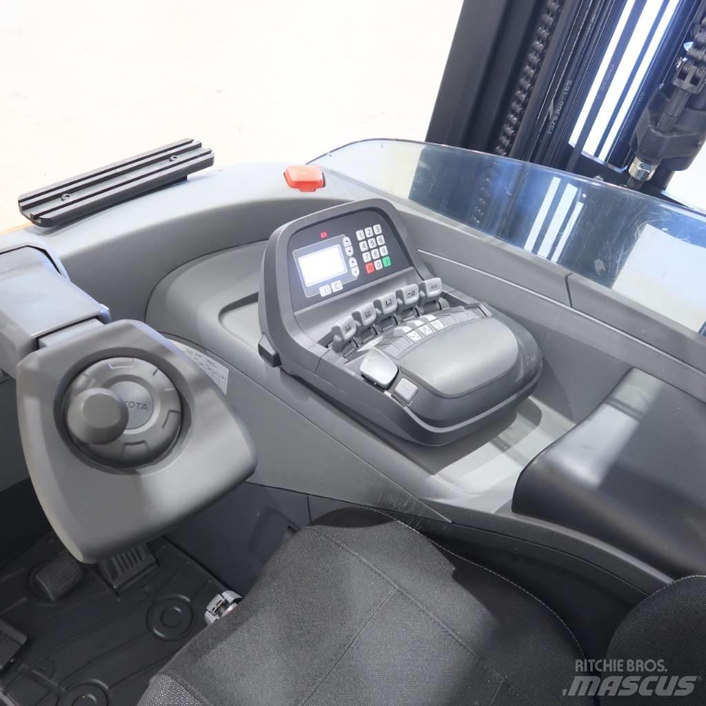 Toyota RRE160H Ретрак/ Високоповдигач с изместване на вилката напред
