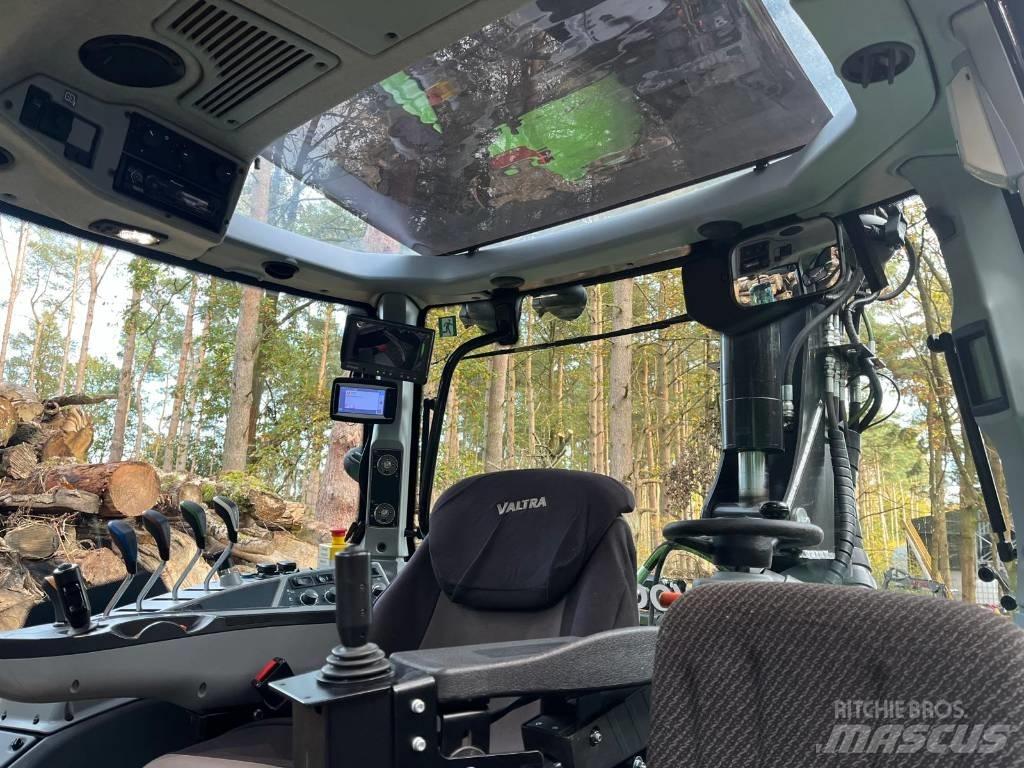 Valtra T214 Active Трактори